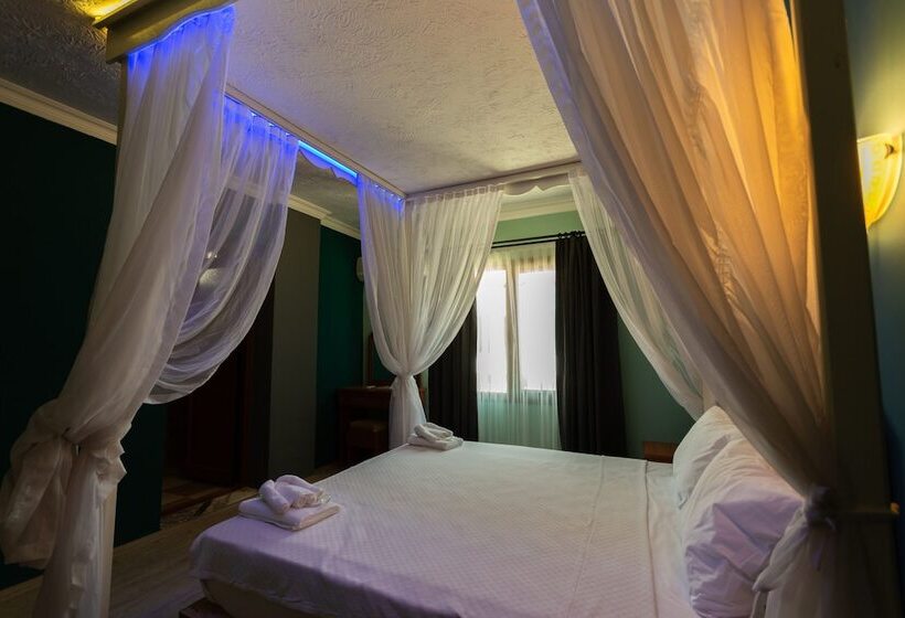 Номер Стандарт, Rebetika Hotel & Bistro