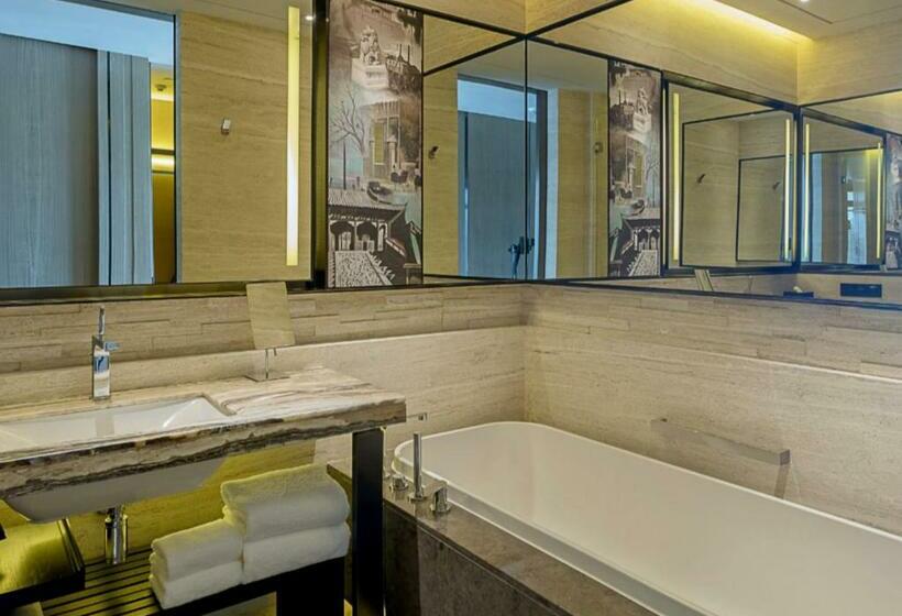 Club Room King Bed, Grand Hyatt Shenyang