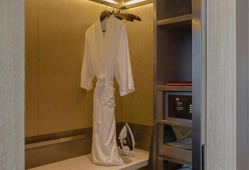 Club Room King Bed, Grand Hyatt Shenyang