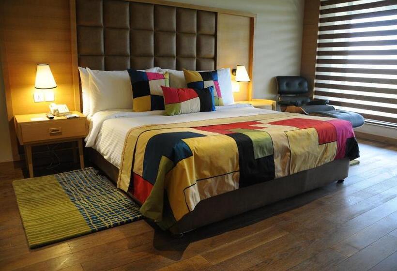 Номер Deluxe Кровать Кинг, The Lalit Chandigarh