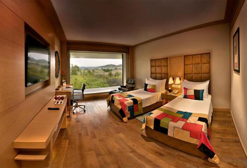 Номер Премиум, The Lalit Chandigarh
