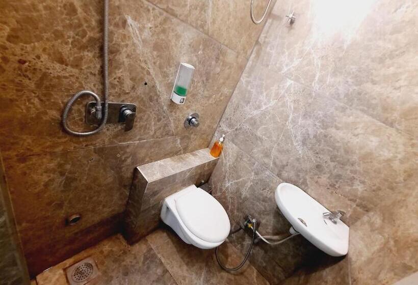 اتاق خانوادگی, Nova Pride