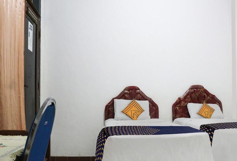 Трежместный Номер Economy, Spot On 91212 Hotel Kelimutu