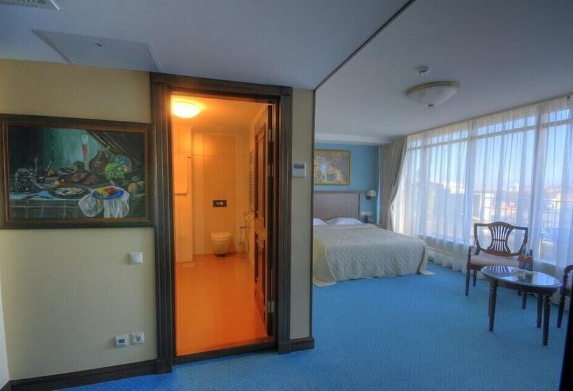 اتاق استاندارد با بالکن, Aleksandrovski Grand Hotel Vladikavkaz