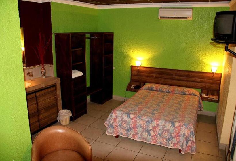 Standard Triple Room, Miramar