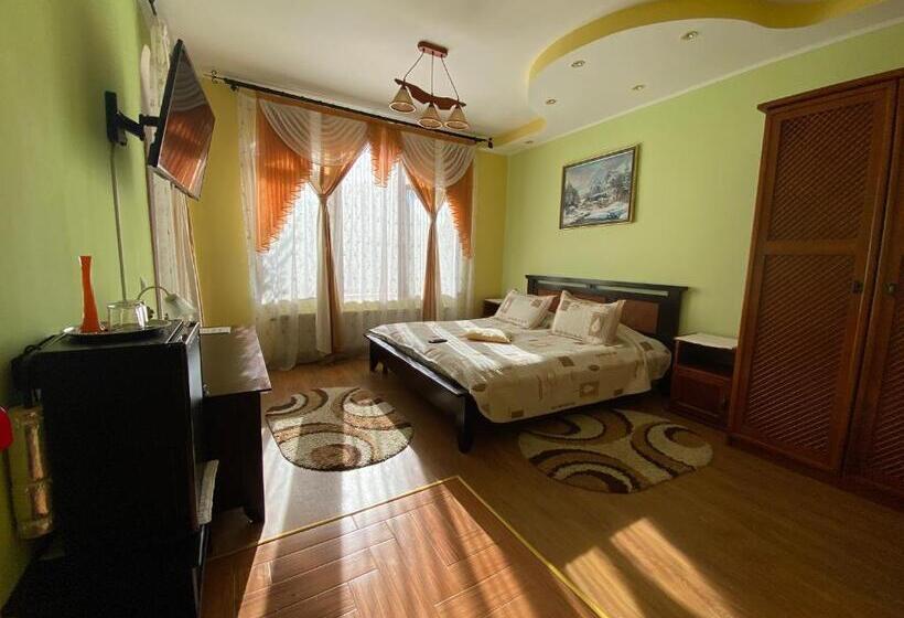 اتاق استاندارد با بالکن, Pensiunea Crocus   Sauna & Billiard
