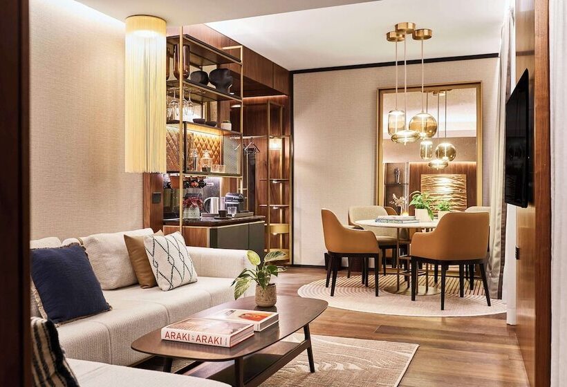 مجموعه ویستا شهر, Thompson Madrid, By Hyatt