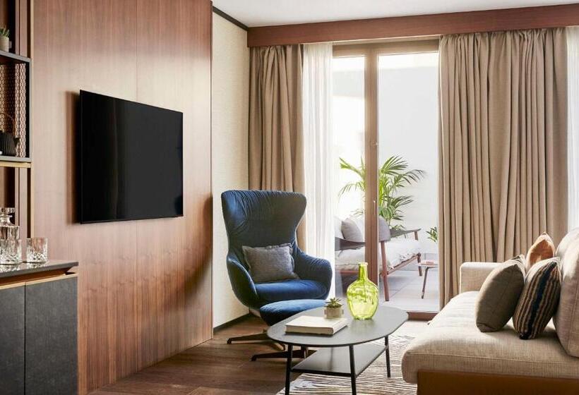 سوئیت جونیور با تراس, Thompson Madrid, By Hyatt