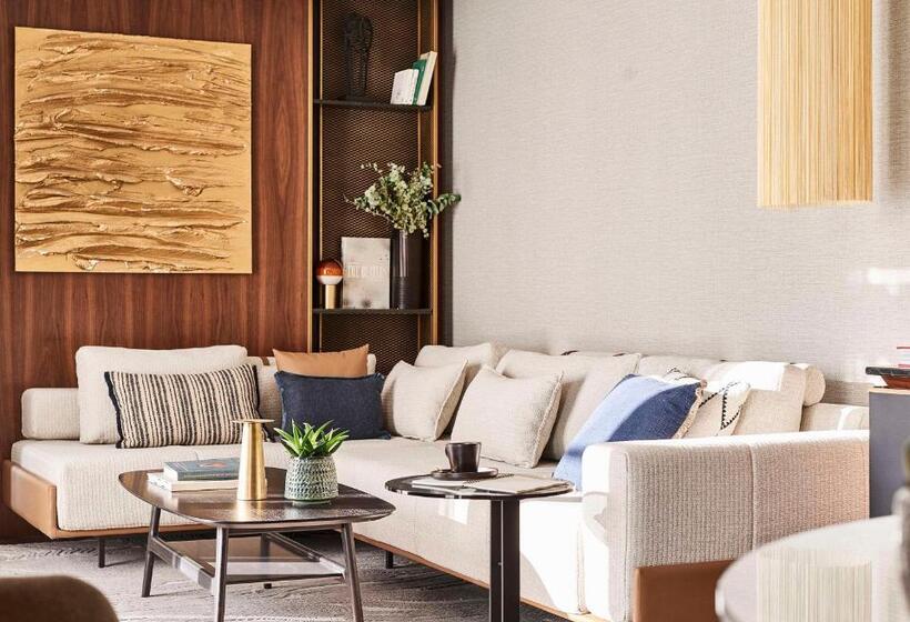 مجموعه ویستا شهر, Thompson Madrid, By Hyatt