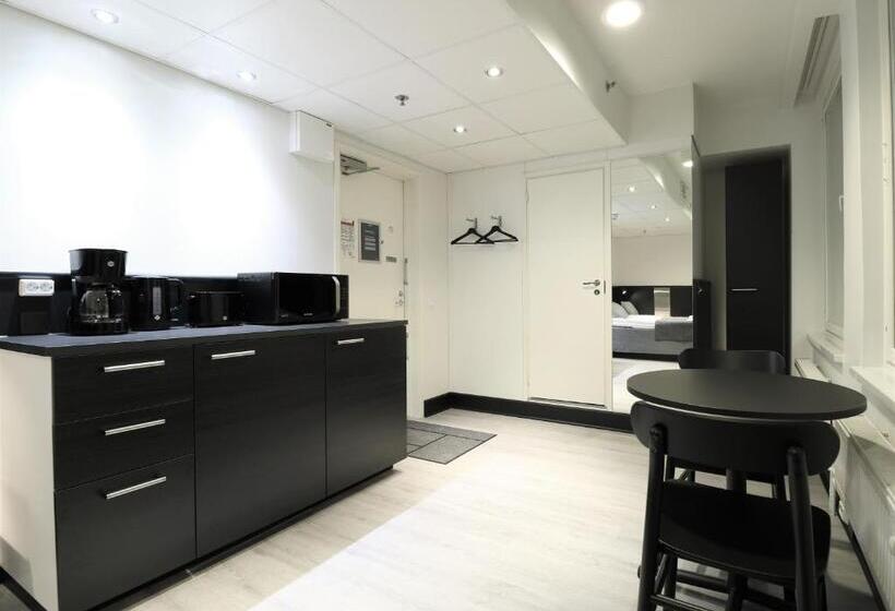 Номер Стандарт с Балконом, Forenom Aparthotel Tampere
