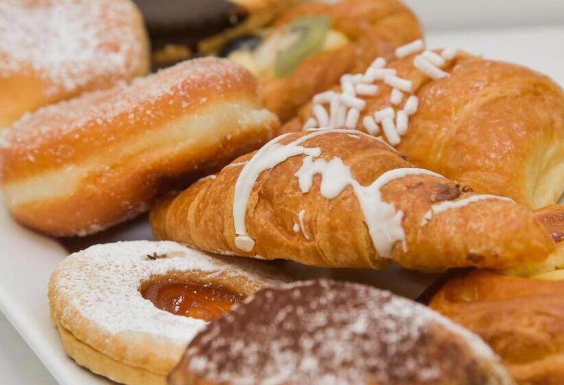 Четырехместный Номер Стандарт с Балконом, Concorde