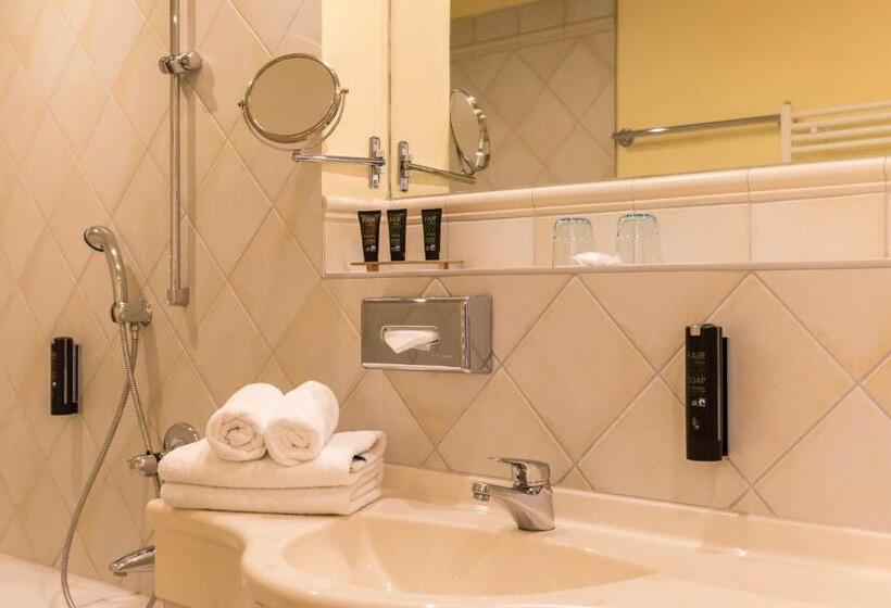 Полулюкс, Solthus Hotel&spa