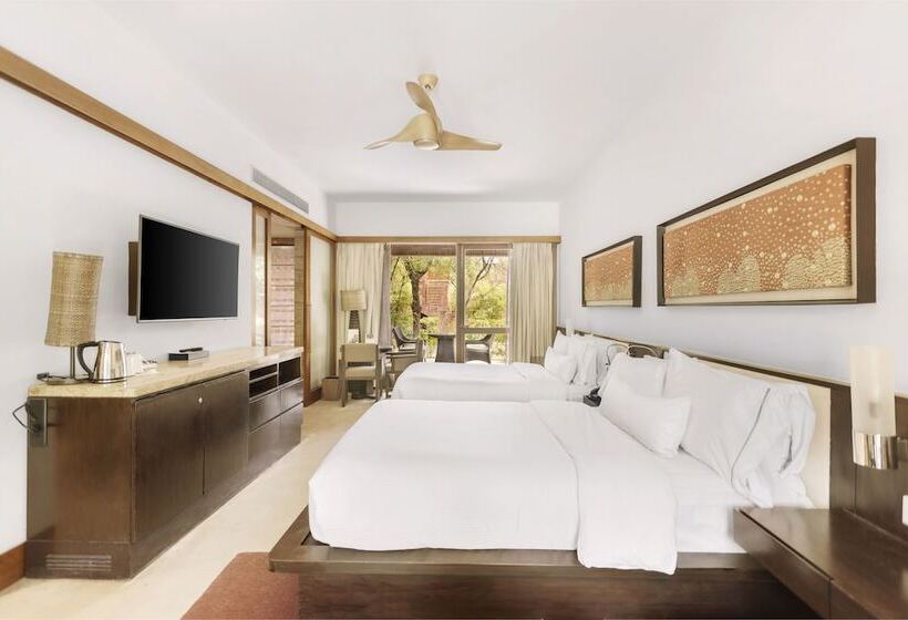 اتاق پریمیوم با چشم‌انداز باغ, The Westin Sohna Resort & Spa