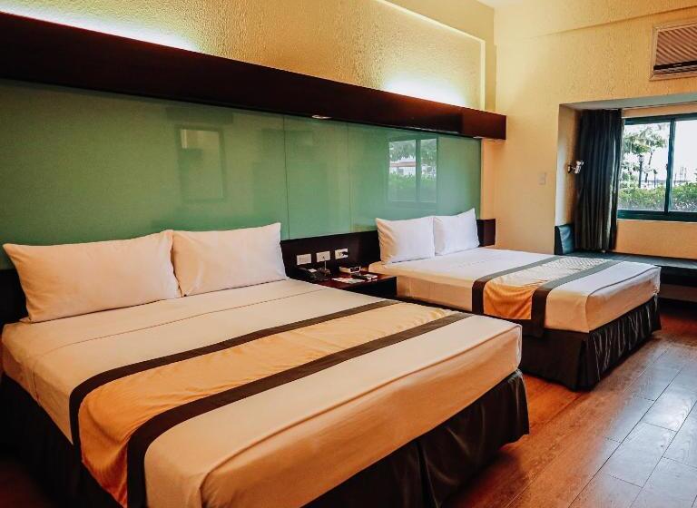 Номер Стандарт, Microtel By Wyndham Cabanatuan