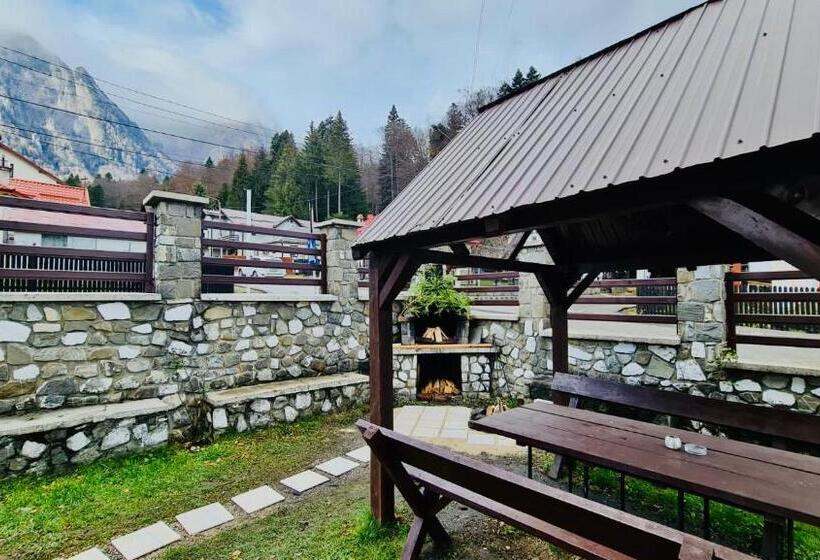 Quarto Estandar, Vila Kira Buşteni