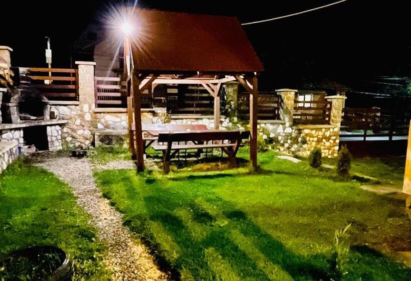 Quarto Triplo Estandar, Vila Kira Buşteni