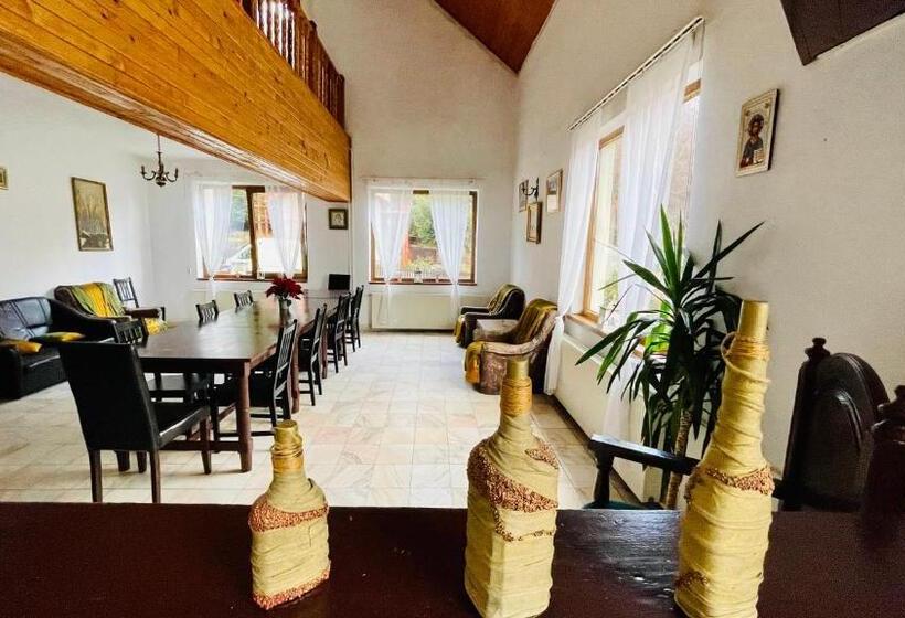 Suíte Júnior, Vila Kira Buşteni