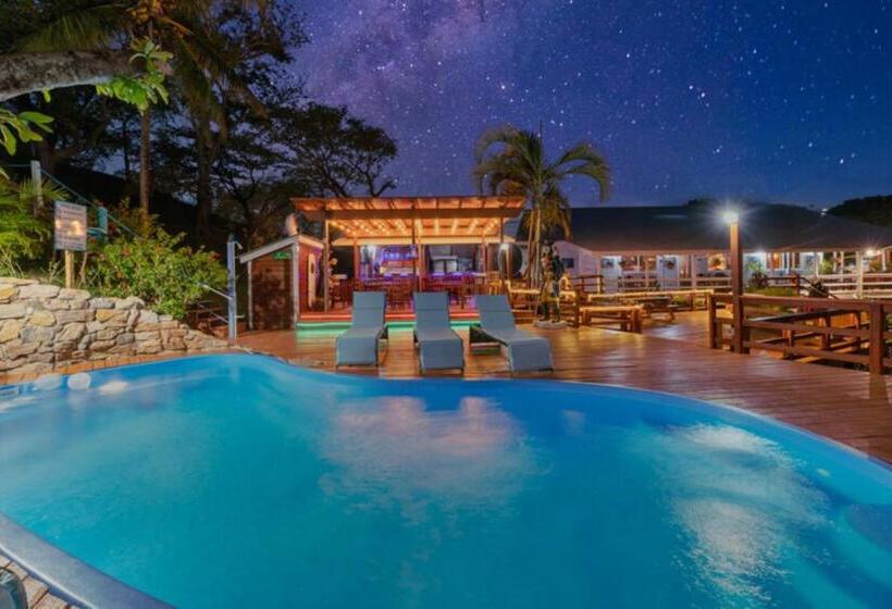سوییت با چشم‌انداز باغ, And Dive Center Roatan Yacht Club