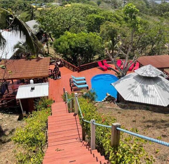 سوییت با چشم‌انداز باغ, And Dive Center Roatan Yacht Club
