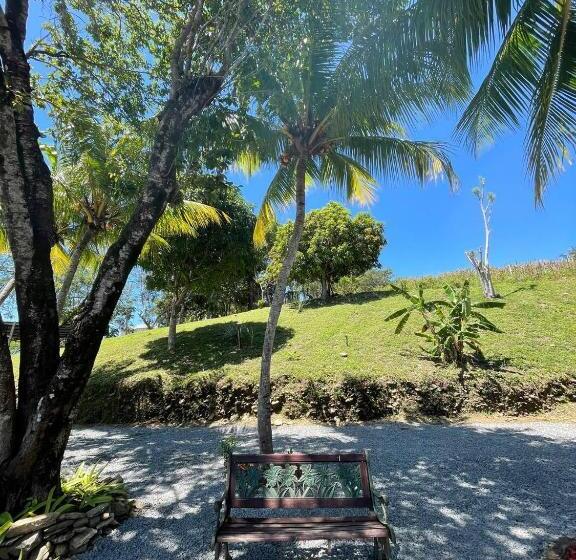 اتاق خانوادگی با چشم‌انداز باغ, And Dive Center Roatan Yacht Club