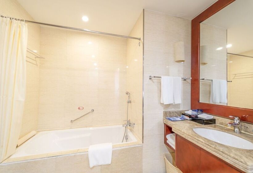 Номер Superior, Ramada Plaza By Wyndham Chongqing West