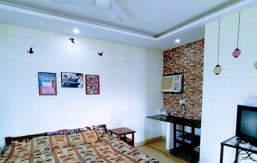 스탠다드 룸, The New Swaraj Resort
