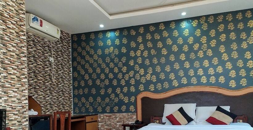 디럭스 룸, The New Swaraj Resort
