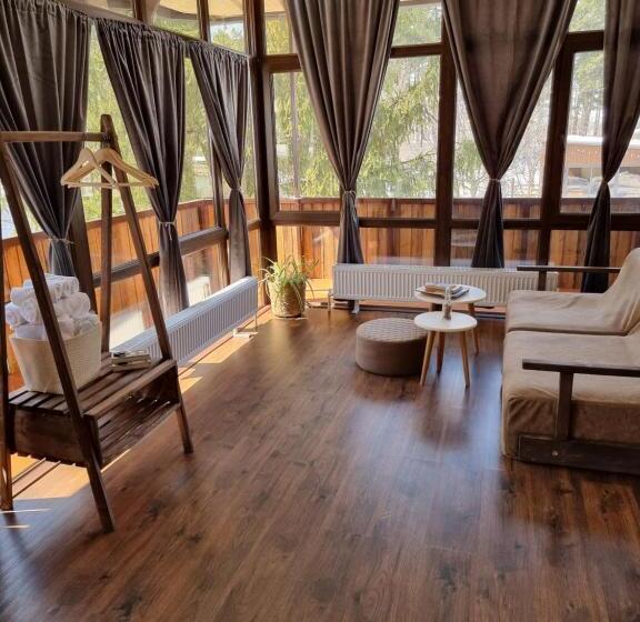 Трехместный Номер Стандарт Вид на Сад, Ecolife Lodge Hotel & Restaurant