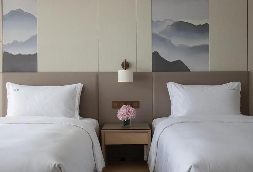 اتاق استاندارد با چشم‌انداز کوهستان, Holiday Inn Xining Datong, An Ihg