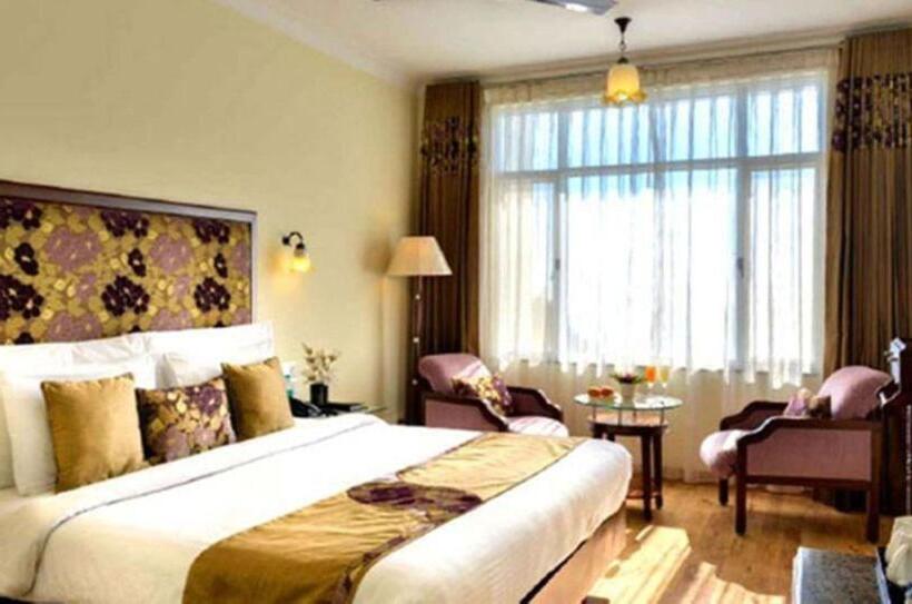 Номер Executive, Royal Orchid Fort Resort