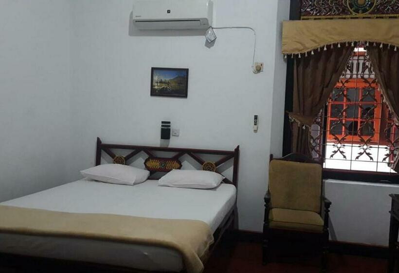 标准间, Koolkost At Tenggilis  Minimum Stay 30 Nights
