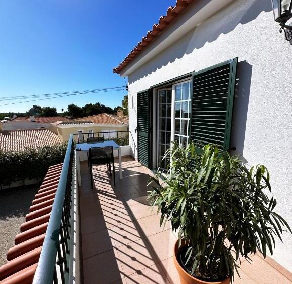 Comfort Triple Room, Moro S Friends House   Cascais