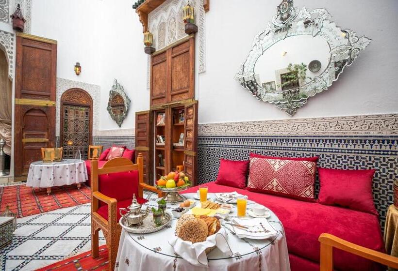 اتاق ساده سه‌ نفره, Riad Arabella