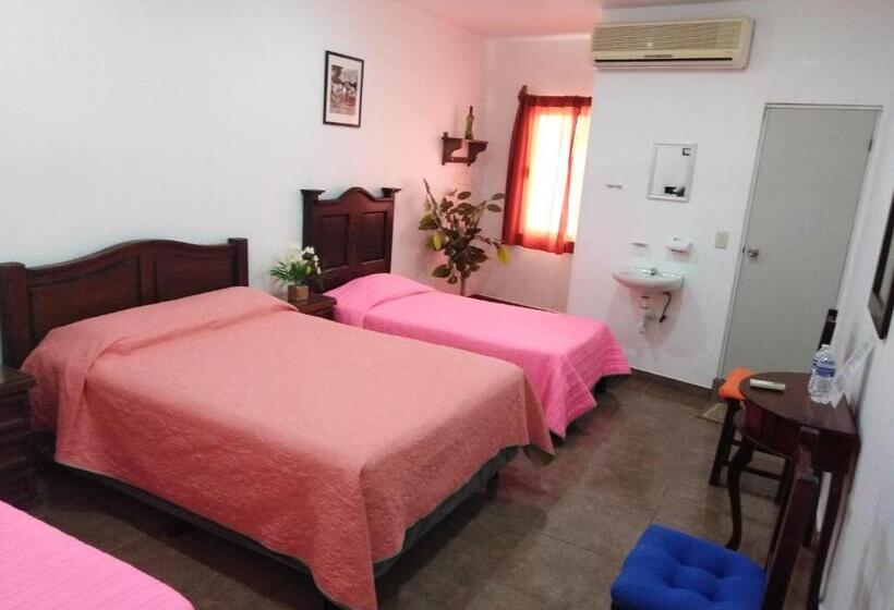 スタンダード４人部屋, Hostal Cristo Rey