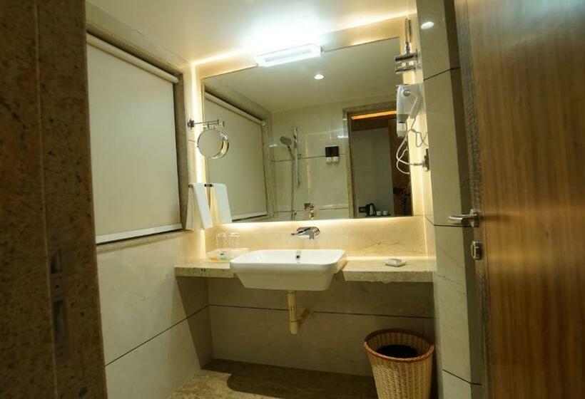 Семейный Номер, Rs Exclusive Stay & Fine Dine   Near To Akola Junction