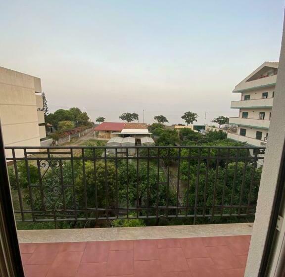 اتاق لوکس با بالکن و چشم‌انداز دریا, Gr B&b