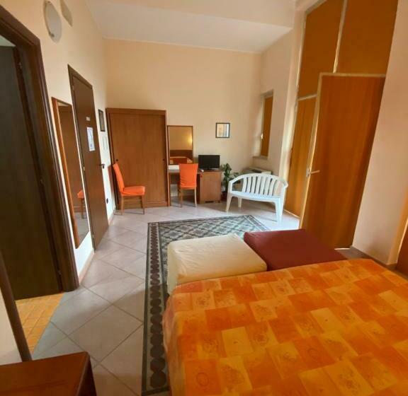 اتاق لوکس با بالکن و چشم‌انداز دریا, Gr B&b