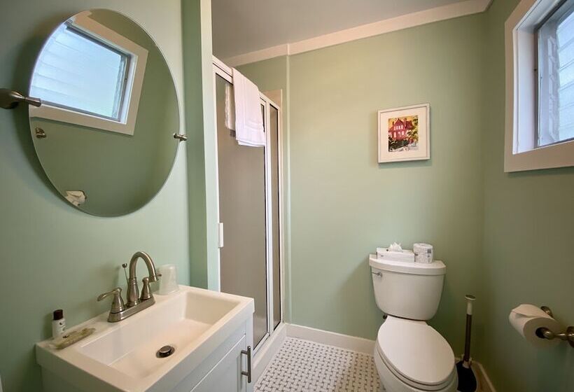 בקתה, Authors Key West Guesthouse