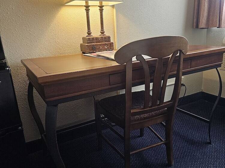 Номер Deluxe, Broadway Inn Conference Center