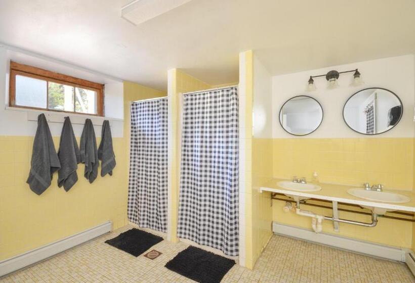 Кровать в Общей Комнате, Hi  Truro Hostel