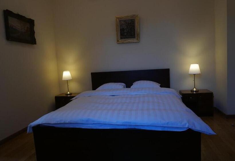 Quarto Estandar, Vila Arizto