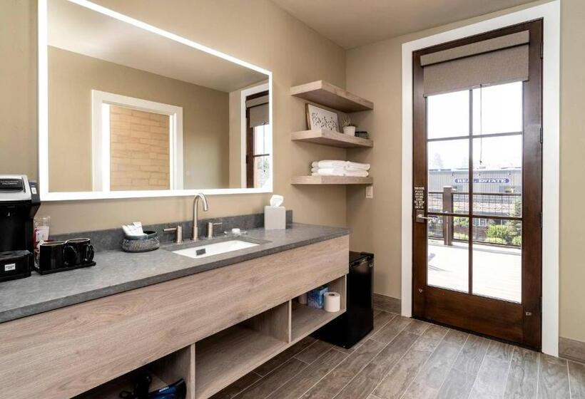 Стандартный Номер Кровать Кинг, Ski Inn Taphouse
