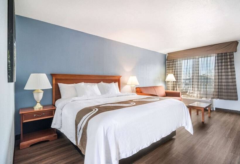 Quarto Estandar Cama Casal, Quality Inn  On The Lake Clarksvilleboydton
