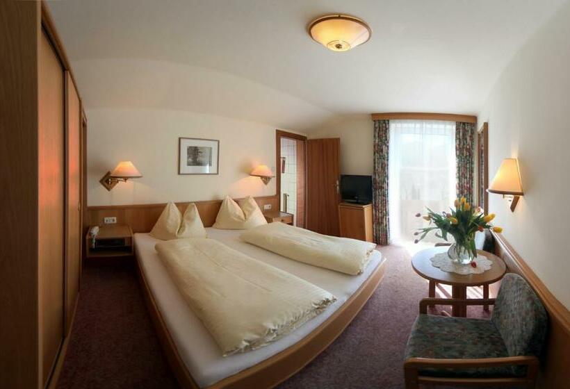 스탠다드 발코니 룸, Pension Salzburger Hof