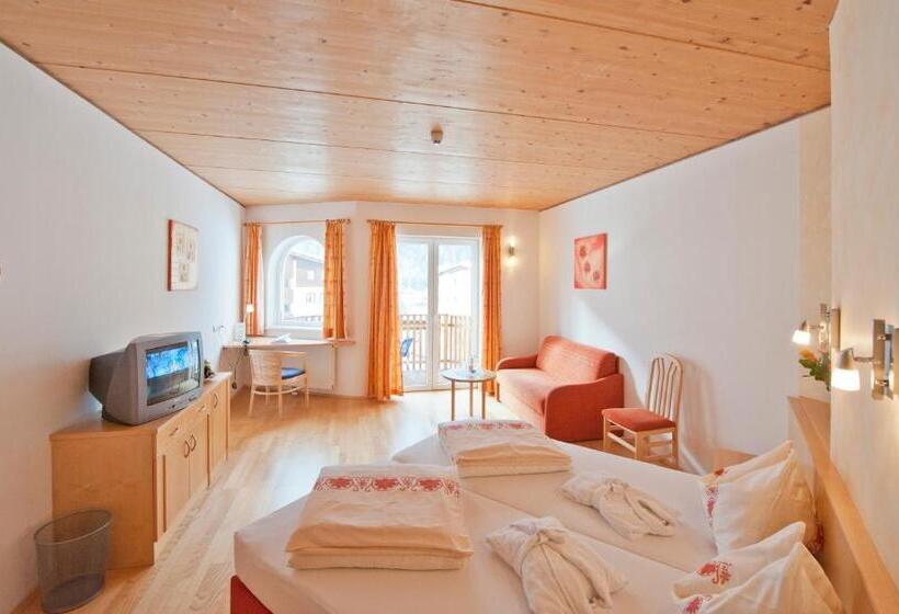 Номер Deluxe, Macher S Land