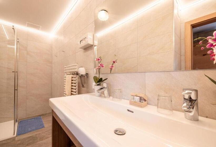 Полулюкс с Балконом, örglwirt Ferienwelt   Hotel Post örglwirt