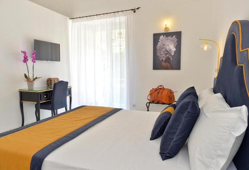 Quarto Deluxe, Amalfi Resort