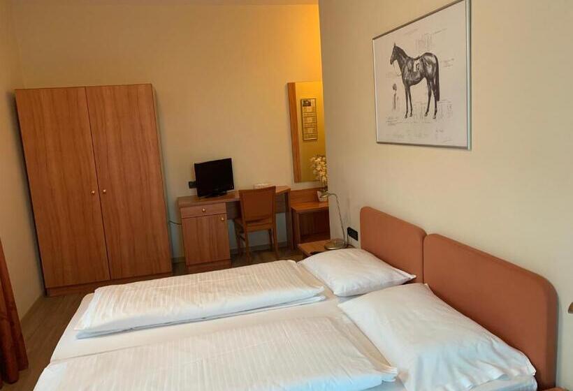 Номер Стандарт с Балконом, Albergo Cavallino S'rössl