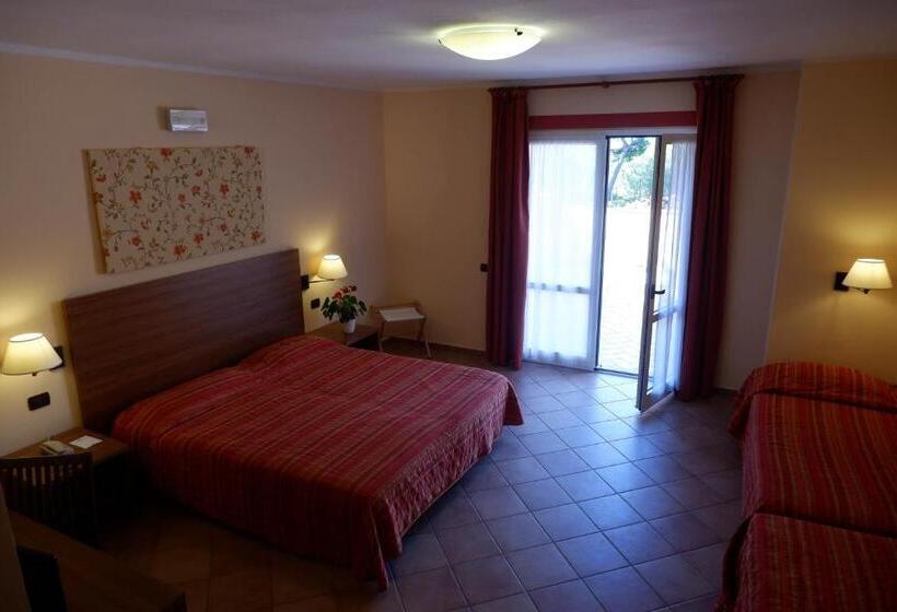 غرفة قياسية رباعية مطلة على البحر, Corte Dei Tusci Village Palace