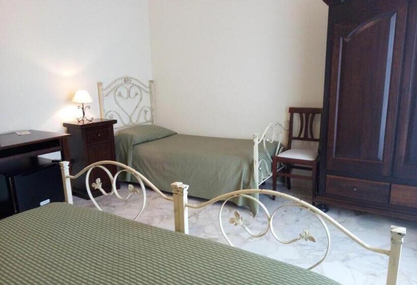 Трехместный Номер Стандарт с Балконом, Le Giare B&b